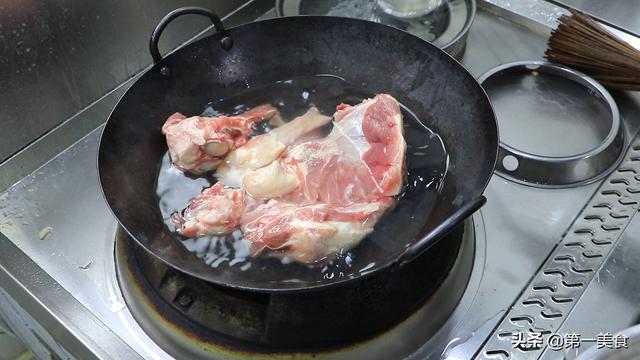 酱骨头家常做法，酱骨头的做法家常做法（这里有东北酱大骨简单做法）