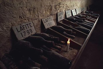 82年拉菲多少钱一瓶，92年拉菲多少钱一瓶（真是永远卖不完、喝不完的酒吗）