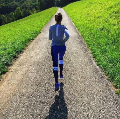 跳绳2000个消耗多少卡路里，跳绳消耗多少卡路里（外国小伙每天跳绳2000下）