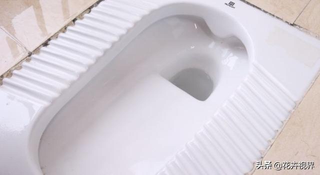 怎样去除便池里的黄污渍，去除便池里的黄锈（简单方法就洗得洁净如初）