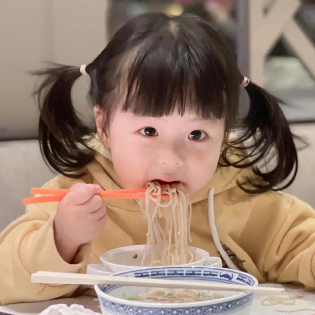 娃娃头像微信，娃娃头像（去爱一个让你变成小孩的人）