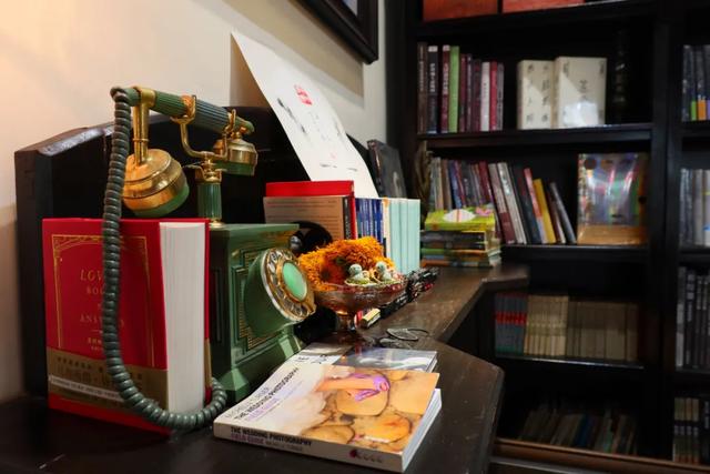 附近书店在哪个位置离我最近，离这里最近的文具店（厦门这些“有颜有料”的书店）