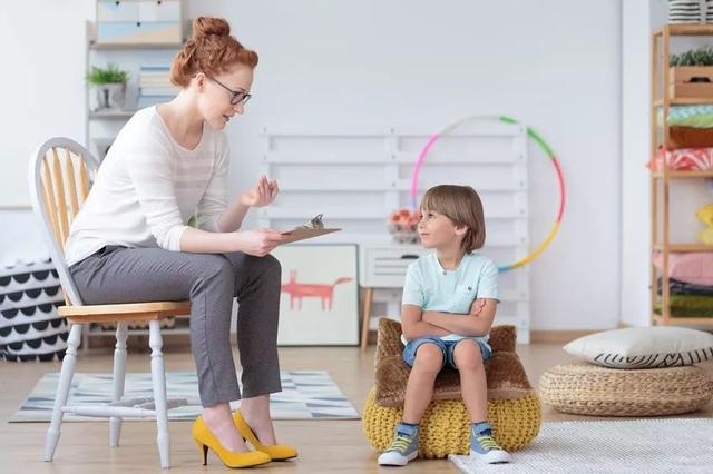 培养幼儿倾听能力的方法，有效培养幼儿倾听能力的方法（不会听课的孩子学习多走弯路）