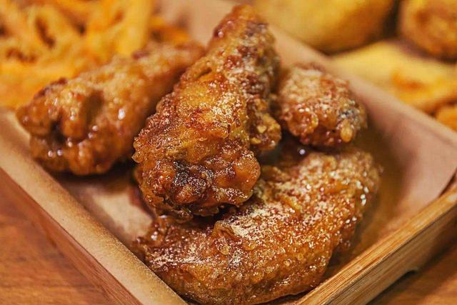 华莱士那么便宜能吃吗，华莱士为什么这么便宜（华莱士越来越经济实惠）