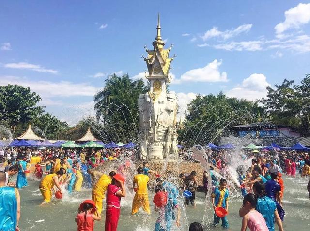 西双版纳的景点，西双版纳景点排行榜（去云南西双版纳旅游必去的十大景观）