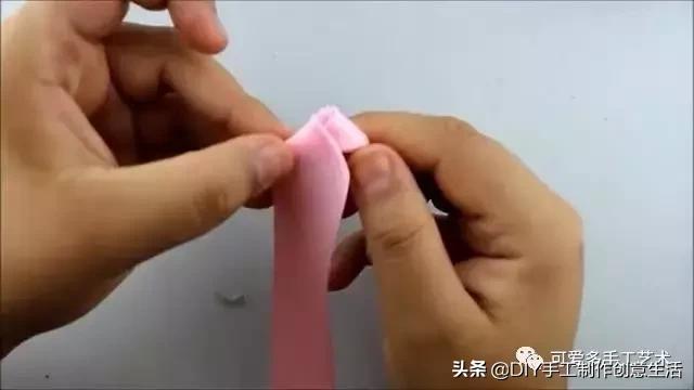 彩带的折法，彩带的折法大全 风铃花（一根丝带就卷出一朵螺旋形状的玫瑰）