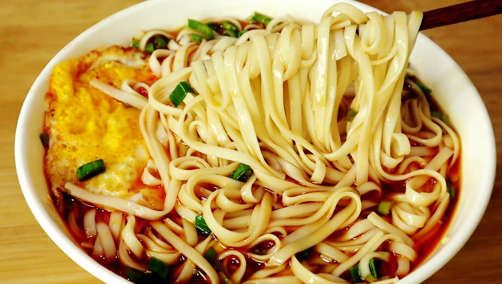 圖片[5]-【酸辣雞蛋面條】做法步驟圖 營養美味 5分鐘搞定全家人早餐-起舞食譜網