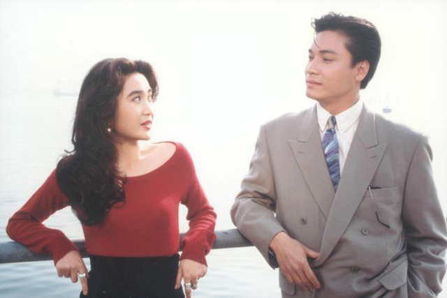 火玫瑰剧情介绍，火玫瑰剧情介绍分集（她演的火玫瑰是演艺生涯中一抹灿烂的光）