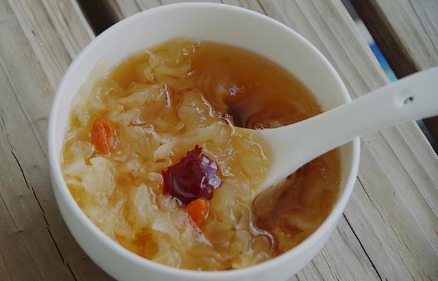 银耳煮多长时间能熟，银耳要煮多久才熟（记住不要直接下锅）