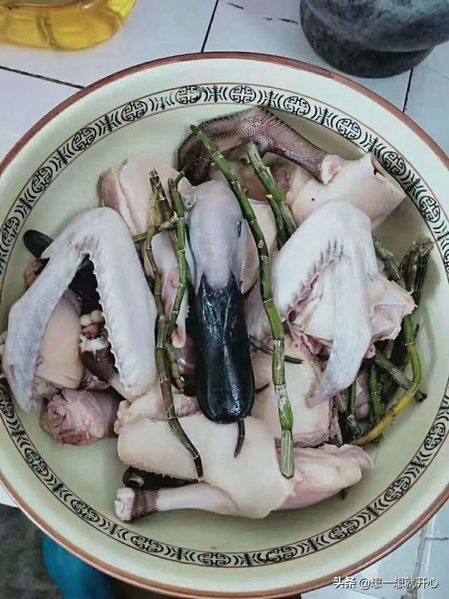 连城白鸭汤怎么做，连城白鸭汤用什么药材（连城白鹜鸭汤-全国唯一药用鸭）