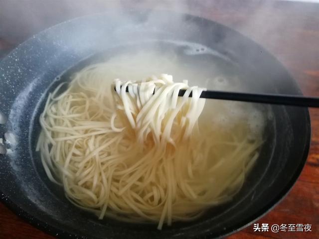 挂面怎么做好吃，挂面怎么煮简单又好吃什么都不放（教你这个做法）