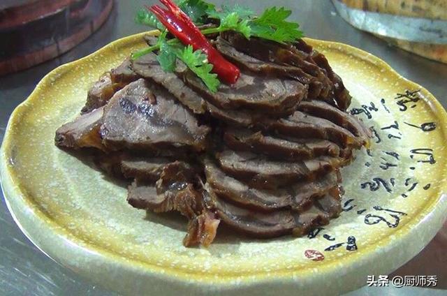卤牛肉用什么调料，卤牛肉需要哪些香料（厨师长分享：卤牛肉的制作配方）