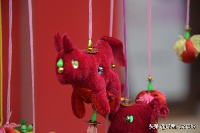 如何手工缝制香包，如何手工缝制香包视频（12块布头缝制传统香包）