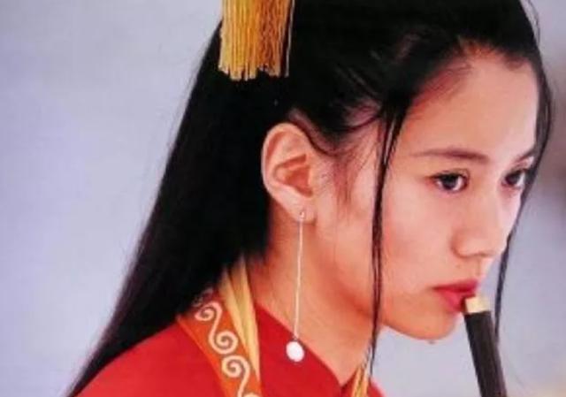 11位任盈盈,颜值各有千秋,最美的一版,竟不是关之琳