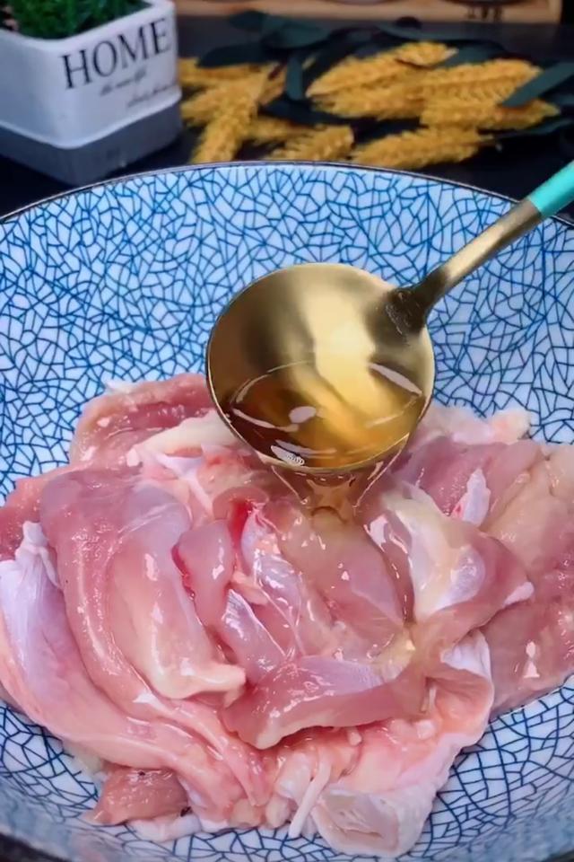 锡纸亮面接触食物还是反面，锡纸分正反面吗（餐桌上不可多得的一道好菜）