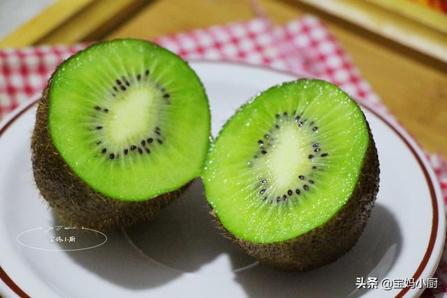 猕猴桃怎么剥皮，猕猴桃怎么剥皮好（分享个很实用的储存方法）