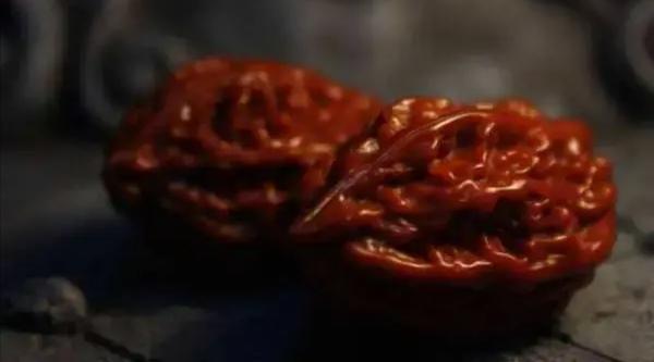 文玩核桃怎么盘，汗手文玩核桃怎么盘（怎样盘出一对晶莹剔透、包浆浑厚的核桃）