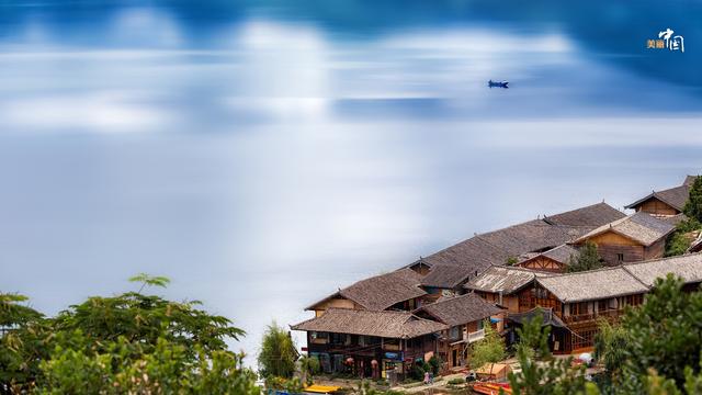 泸沽湖海拔高度多少米，泸沽湖海拔多高（穿越时空的浪漫邂逅）