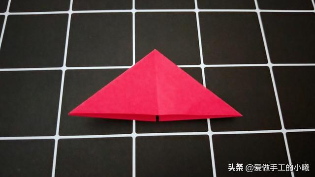叠五角星的步骤图片，怎样折五角星方法图解（用彩纸折个立体五角星）