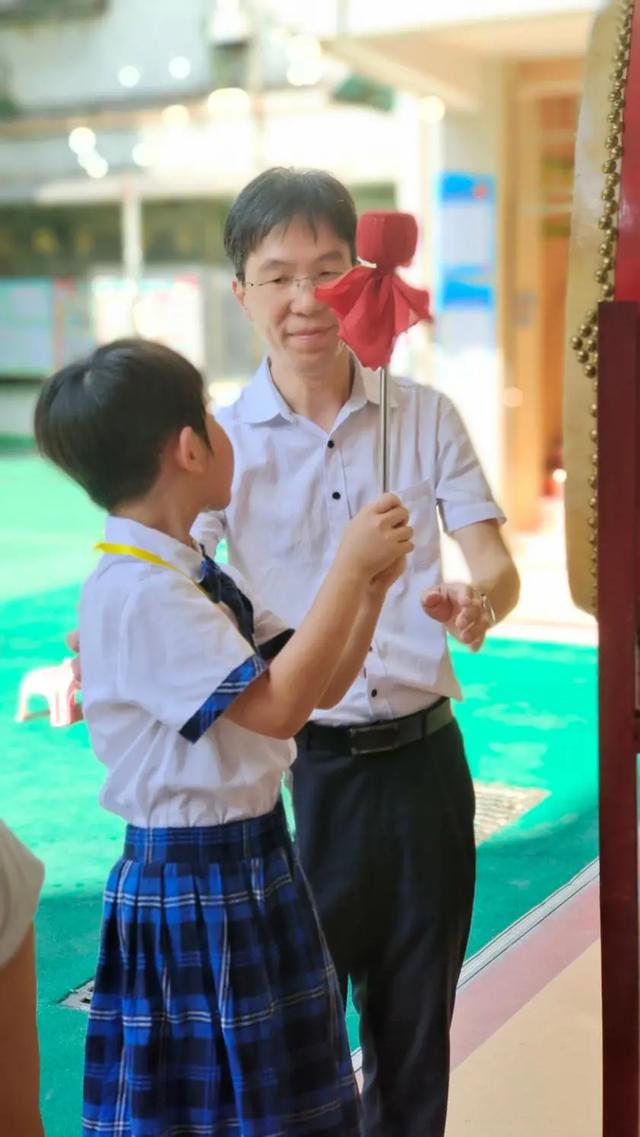 启蒙礼击鼓含义，敲锣打鼓寓意（海珠中路小学开笔礼）