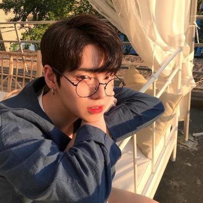 男头像高冷真人，酷帅高冷真人男生头像（最新微信男生头像大全高冷帅气）