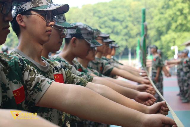 正步走的动作要领，正步走的动作要领图解（教官给的军训指南）