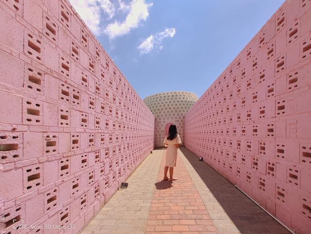 手机拍月亮参数，能拍月亮的手机有哪些（用手机这样拍出高级感创意月亮照片）