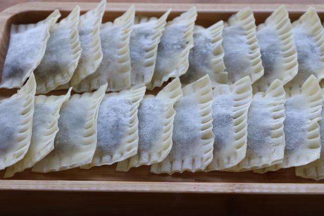 馄饨皮制作方法，正宗馄饨皮的制作方法窍门（2元的馄饨皮）