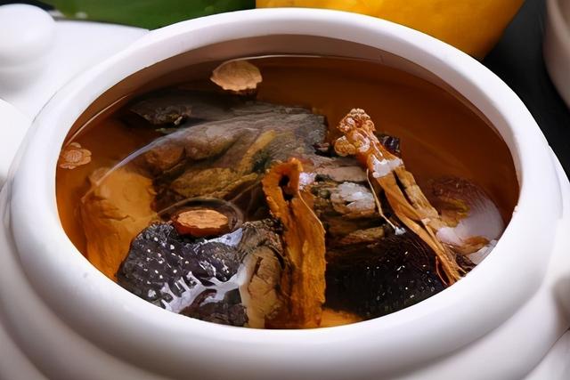 冬天煲清补凉汤怎么配，冬天煲清补凉汤怎么配料（最适合冬季喝的6款靓汤）