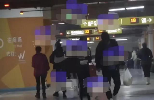 女生有勇气？陈翔有新女友？开豪车街边吃饼，和毛晓彤恋情闹很大
