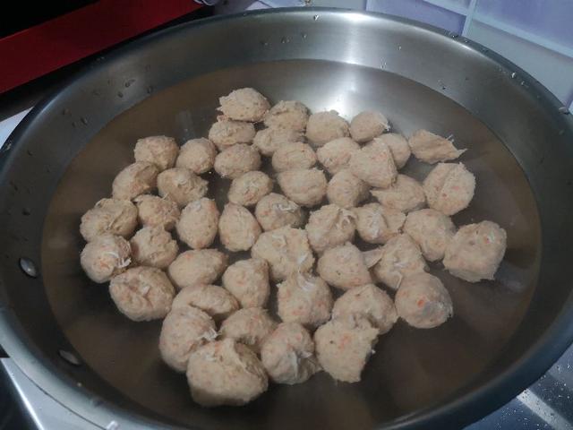 羊肉肉丸汤的做法，三宝自制羊肉丸子汤
