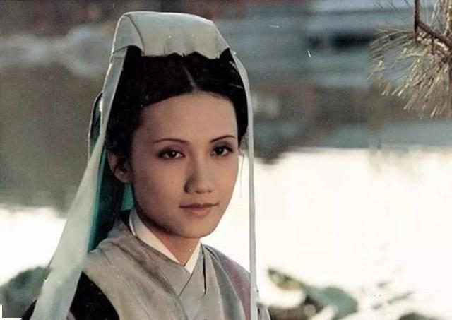 男人喜欢倔强清高的女人，优秀男人喜欢三种女人（为什么没几个人喜欢她）