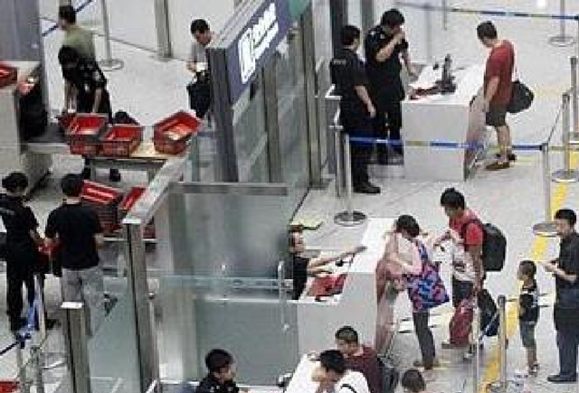 北方航空公司，中国北方航空公司（大学硕士飞机上纵火）