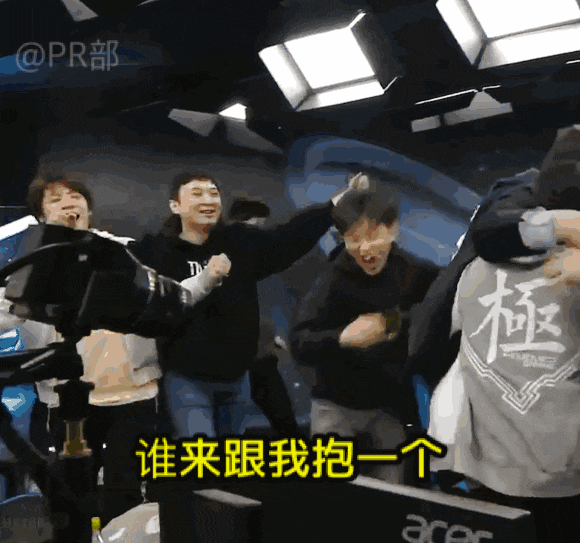 王思聪吃热狗，王思聪吃热狗照火到国外（王思聪可能这辈子都不想吃热狗了……）