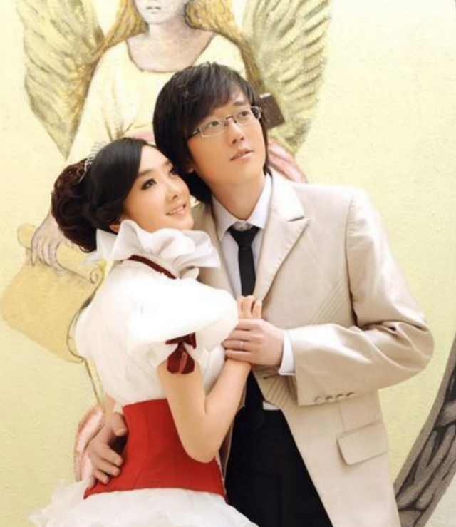多亏玲花重情义，凤凰传奇才火了15年！不是两口子结婚生娃神同步