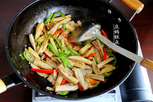 莲藕炒什么好吃，莲藕炒什么菜好吃又营养（记得多加这2样蔬菜）