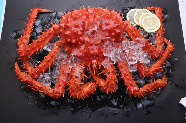 蒜蓉帝王蟹的做法，蒜蓉帝王蟹（避风塘帝王蟹）