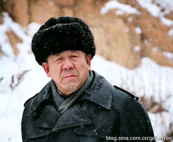 悬崖电视剧剧情简介，《悬崖》周乙的\