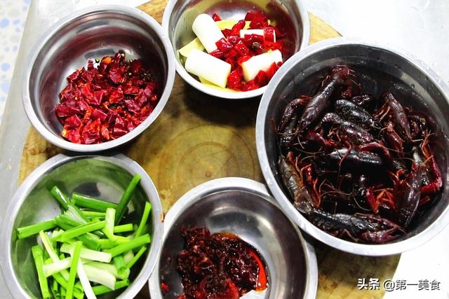 小龙虾怎么做好吃又简单，又简单又好吃的小龙虾做法（虾肉嫩滑麻辣入味）