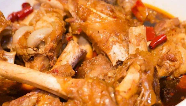 羊棒骨的做法与配料，清炖羊骨头的家常做法（羊骨棒5种最好吃的做法）