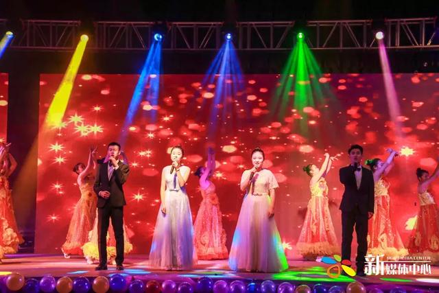 外婆的澎湖湾串词，外婆的澎湖湾串词主持人（2019元旦晚会）