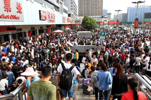 钦州市有多少人口，钦州市有多少人口2022（广西14个城市常住人口变化趋势）