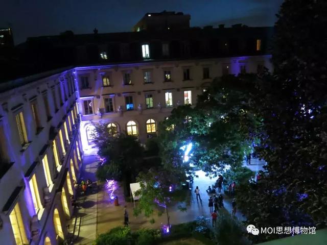 夜巴黎的歌词是什么，夜巴黎歌词（巴黎掠影<二>——夜巴黎）