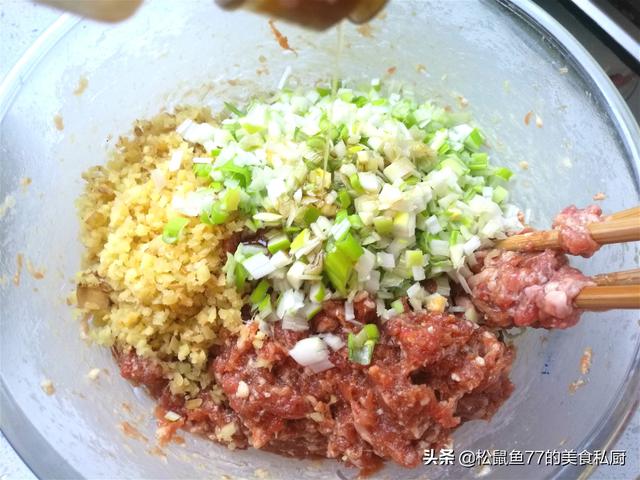 羊肉饺子怎么做，怎样调制羊肉饺子馅（一口一个抱团儿又爆汁儿）