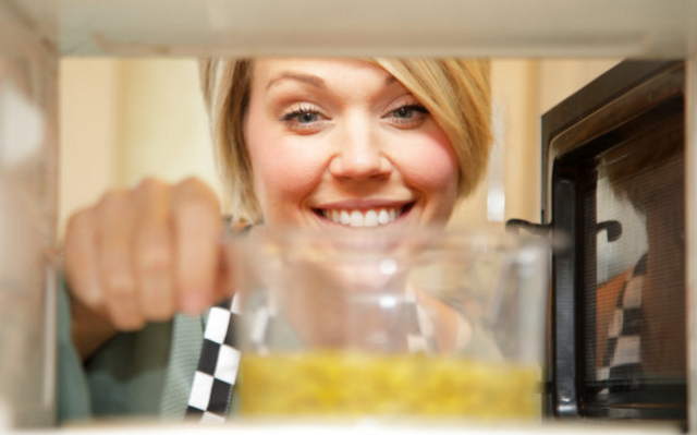 微波炉使用注意事项，使用微波炉的注意事项（微波炉使用居然有这些禁忌）