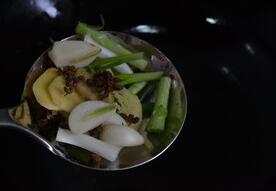 圖片[3]-【紅燒雞翅】做法步驟圖 女人一周吃 2次 美容抗皺 面膜錢都省-起舞食譜網(wǎng)