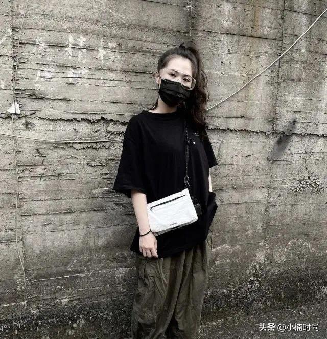 适合女生跑步的运动鞋，适合女生跑步的运动鞋评价（女生初秋运动鞋搭配造型推荐）