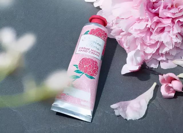 欧舒丹樱花护手霜怎么样，欧舒丹护手霜 樱桃（护手霜界的爱马仕呵护你的第二张脸）