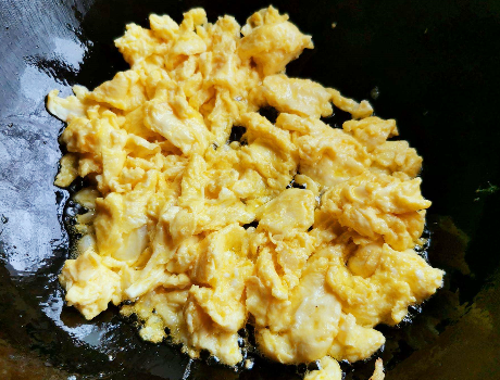 炒平菇用焯水吗，平菇不焯水直接炒了吃有毒吗（平菇鲜香又软嫩）