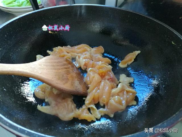 怎么炒鸡脯肉好吃又简单，跟着酒店大厨学炒鸡脯肉